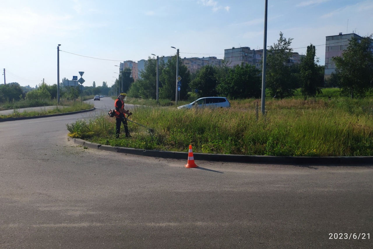 КП «ЖЕО № 2»  ПРОВОДИТЬ   РОБОТИ  ПО   ПОКОСУ ТРАВИ