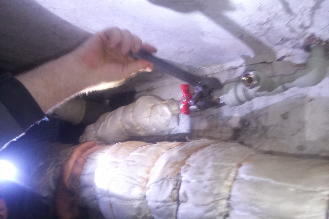 Фахівці  КП «ЖЕО №2» продовжують готувати житлові будинки до опалювального періоду 2023/2024 – фото 4