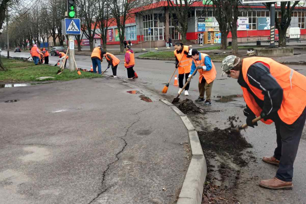 Працівники КП «ЖЕО №2» долучилися до загальноміської толоки