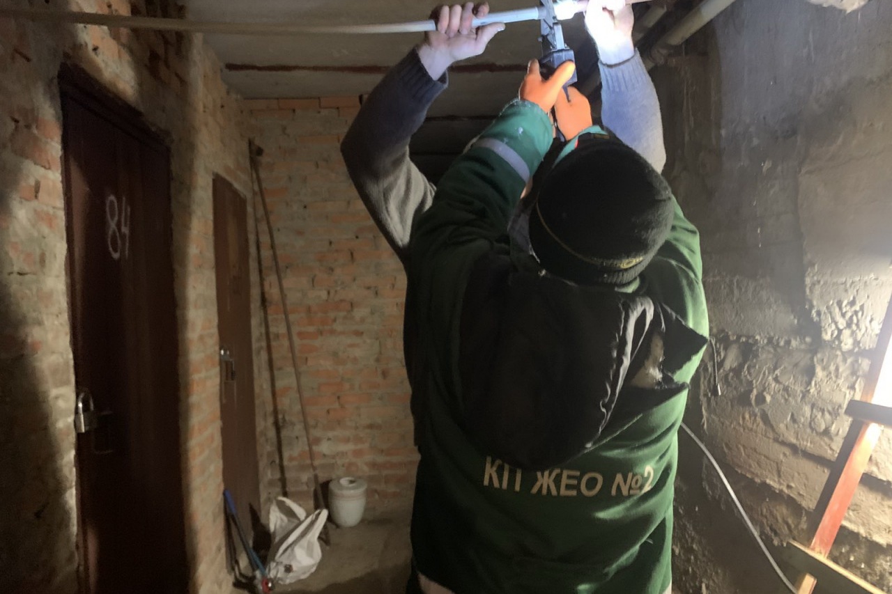 Фахівці  КП «ЖЕО №2» готують житлові будинки до опалювального періоду 2025/2026 – фото 2